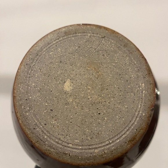 Beautiful hand-spun ceramic pottery vase in deep red - Picture 2 of 6